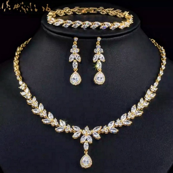 2021 Ivory Wedding Dress Collection|| Crown and Accessories included! Arabic - Picture 6 of 6